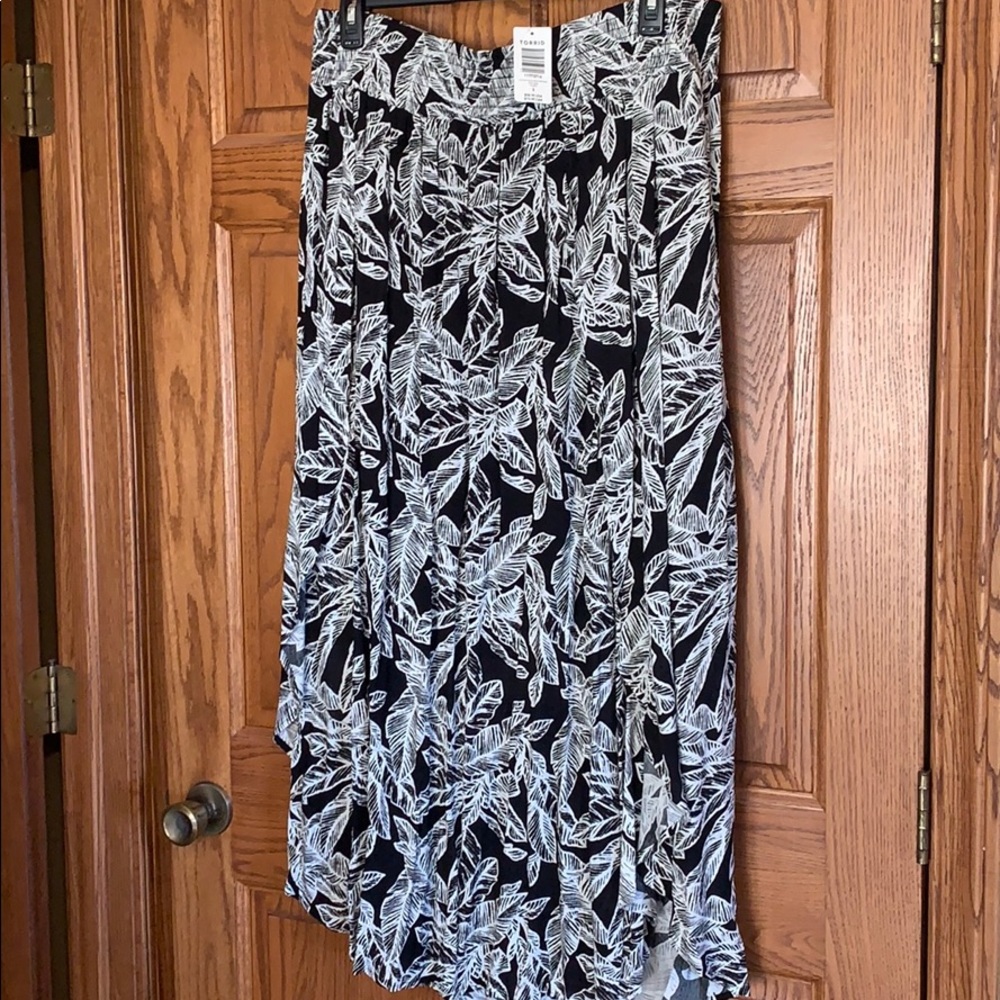 Torrid size 3 palm skirt